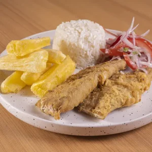 Breaded fish with lemon sauce, tomatoes, lettuce, special onions & fried yuca